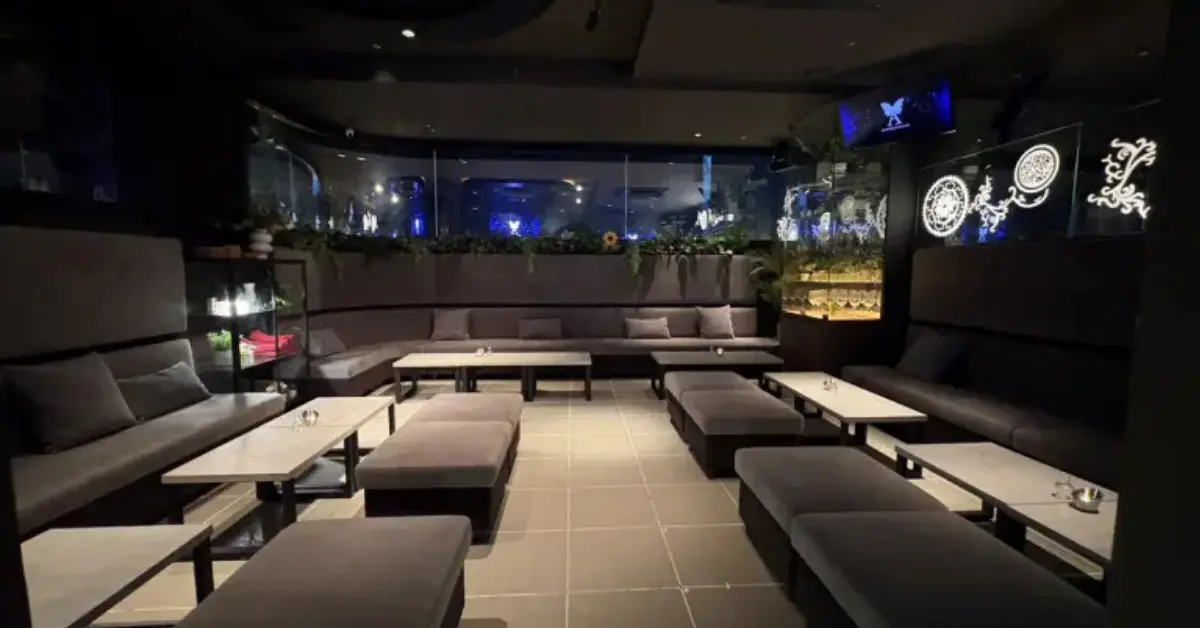 {赤坂 ラウンジ(AKASAKA lounge)}のメインフロアを撮影した店内内装