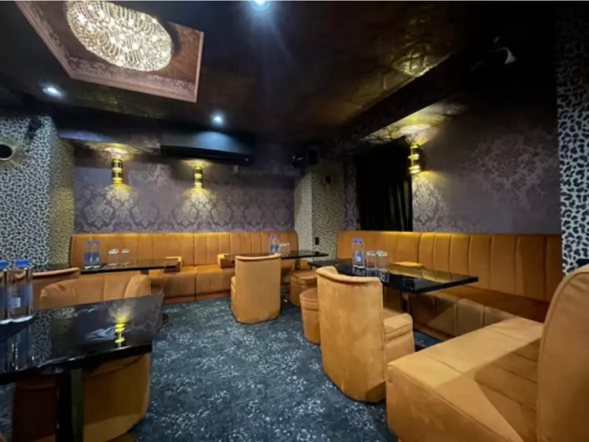 新橋ビルス店内画像
