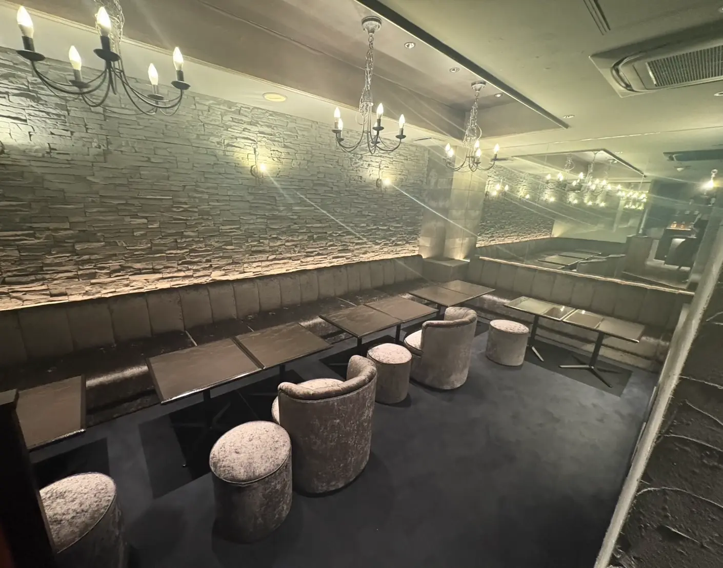 銀座オムラウンジの店内画像
