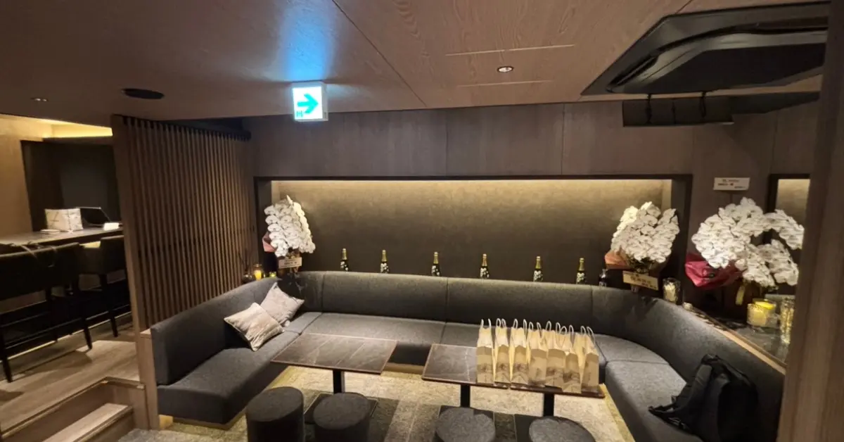銀座ブランのメインフロア（店内内装・テーブル側から撮影） - ラウンジ体入求人