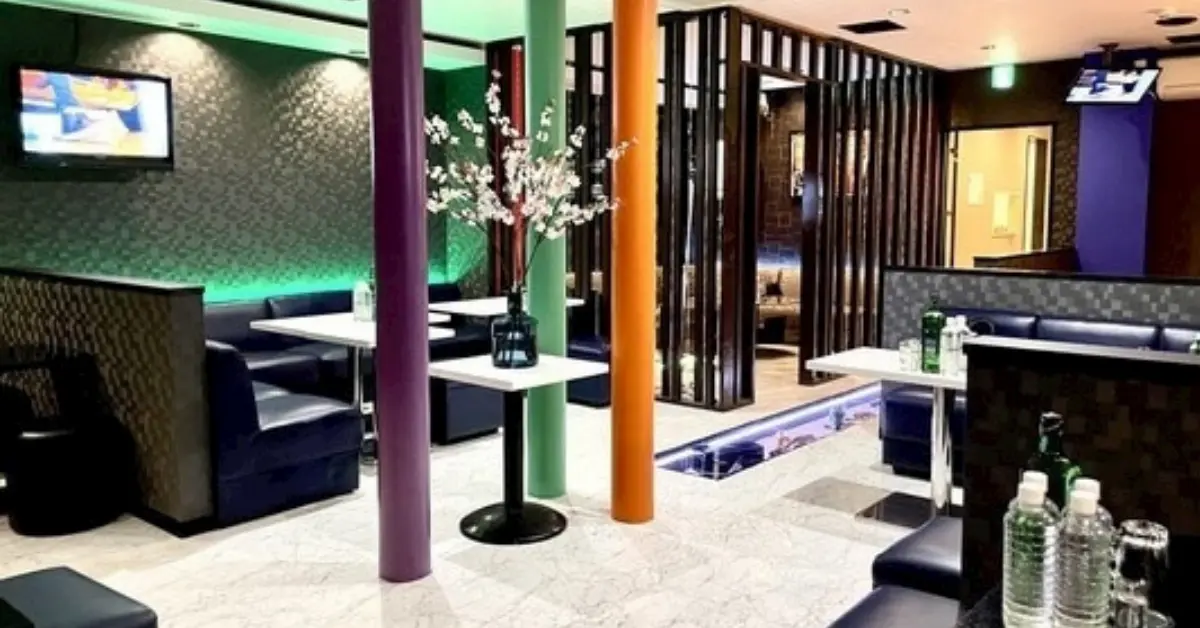 千葉みゆき通りクレヨン(CLUB CRAYON)のメインフロアを撮影した店内内装
