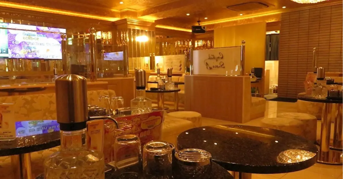 船橋クリスタルシューズ（Club Crystal Shoes）のメインフロアを撮影した店内内装