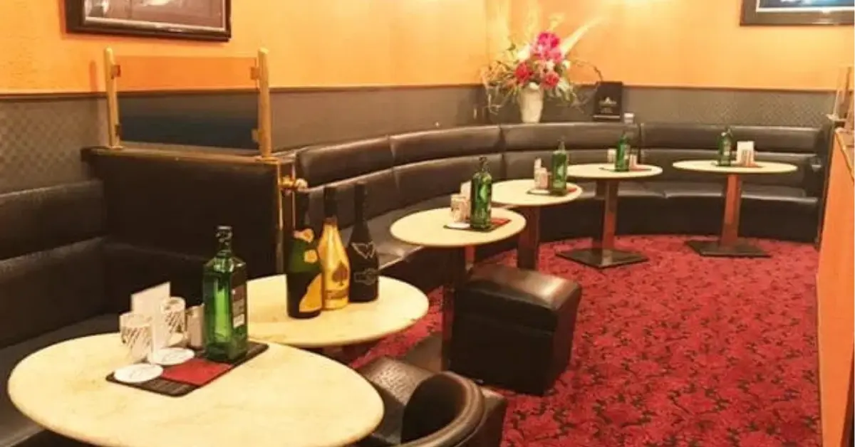 船橋トゥルース(T-TRUTH - ティトゥルース)のメインフロアを撮影した店内内装