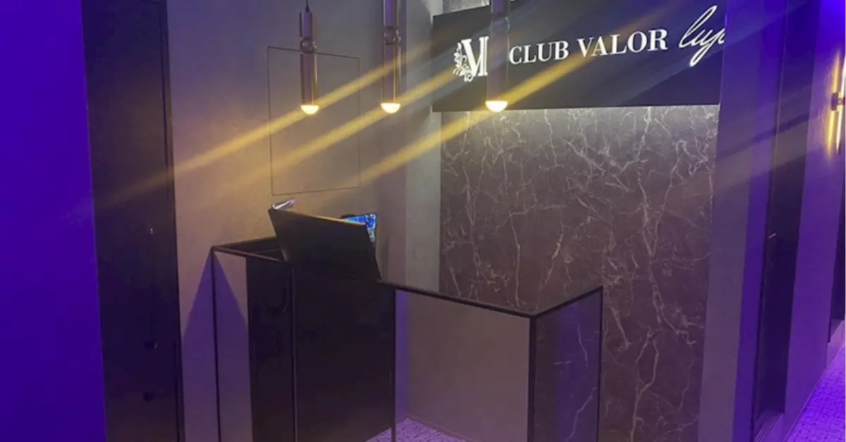 柏バロール（CLUB VALOR）のメインフロアを入り口側から撮影した店内内装