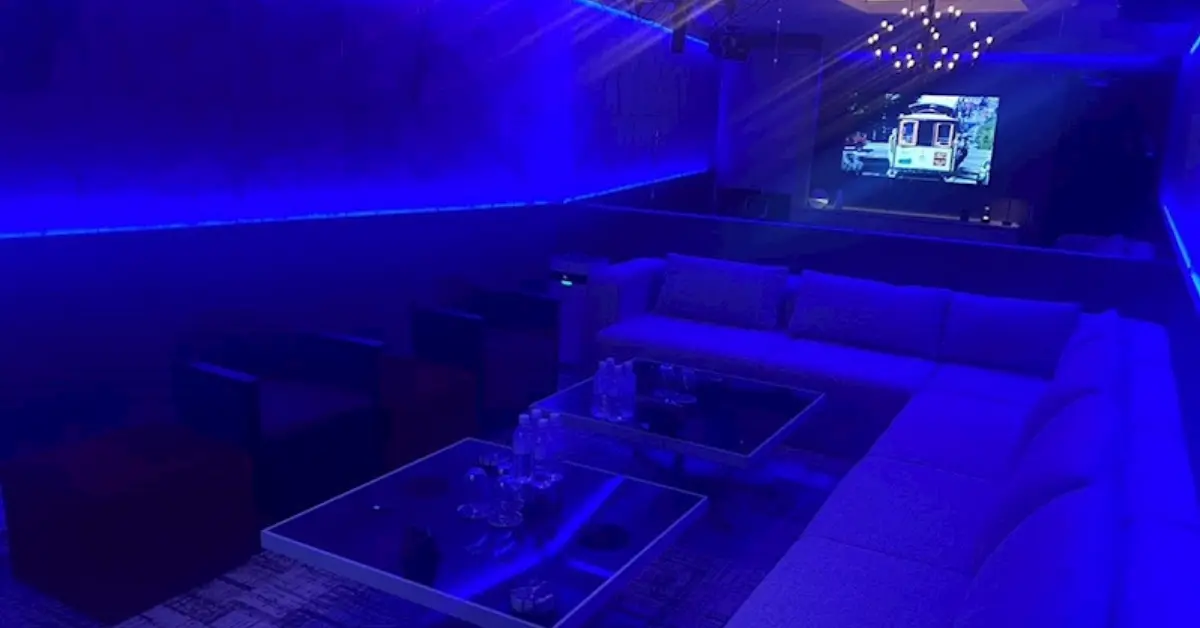 柏バロール（CLUB VALOR）の個室VIPルームをソファ撮影した店内内装