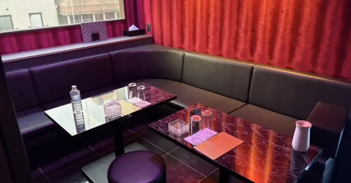 千葉富士見町セレーネ（Club Selene）の個室VIPルームを通路側から撮影した店内内装