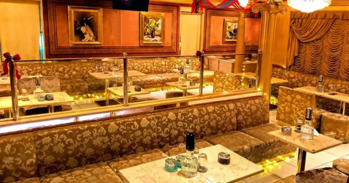 本八幡ブトウエン（Club 舞踊艶）のメインフロアを通路側から撮影した店内内装