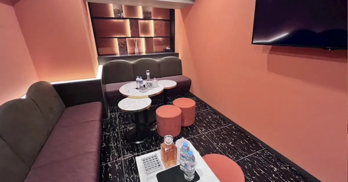 成田モア(MORE)のセミVIPルームを撮影した店内内装