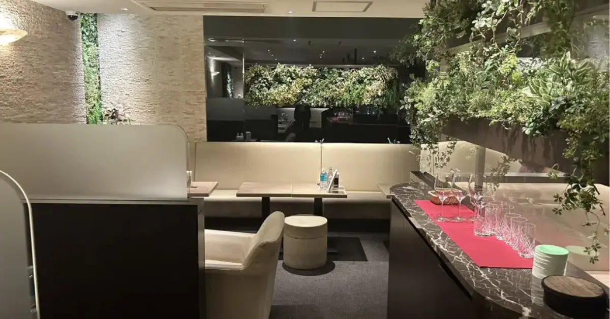 銀座ル・ジャルダン(Le Jardin)のメインフロアを通路側から撮影した店内内装