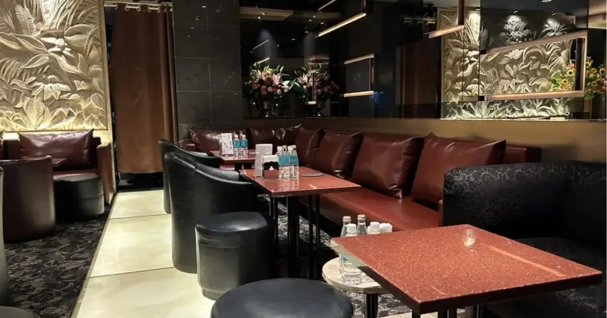 銀座ル・ジャルダン2(LeJardin Ⅱ)のメインフロアを通路側から撮影した店内内装