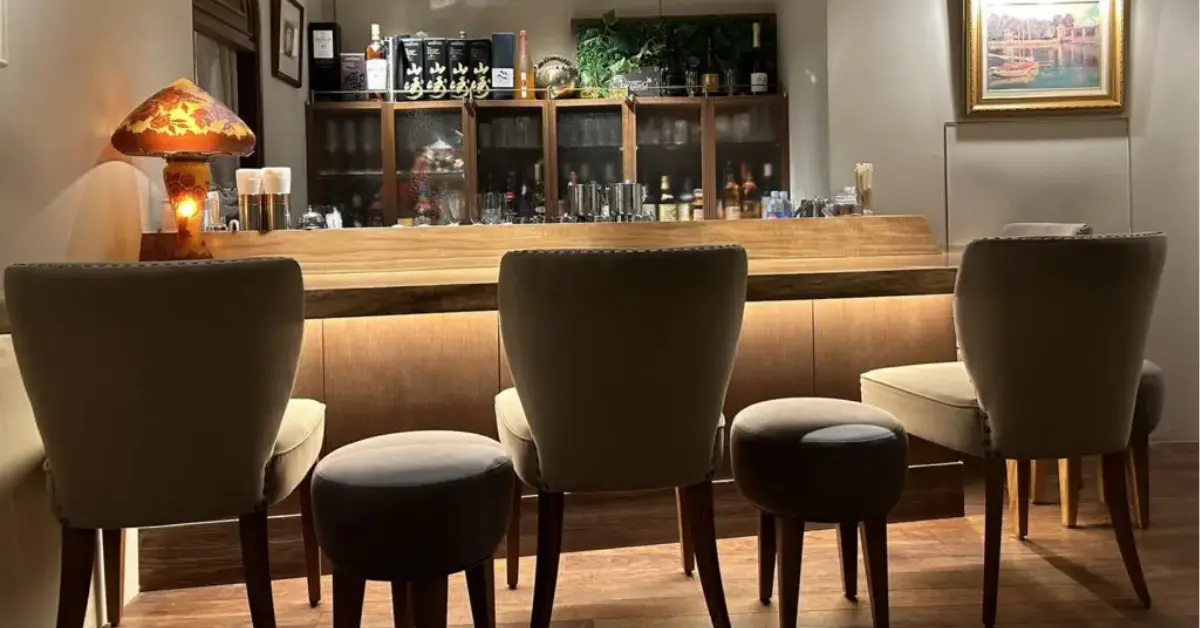 銀座モネ(MoNe+)のカウンターを撮影した店内内装
