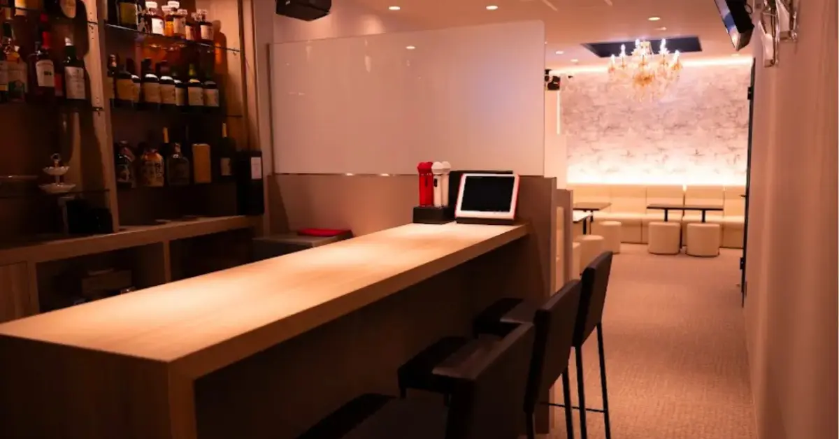 銀座オウル(CLUB OWL)のカウンターを撮影した店内内装