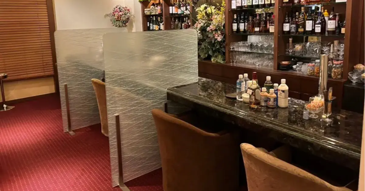 銀座スズネ(紗々寧)のカウンターを撮影した店内内装