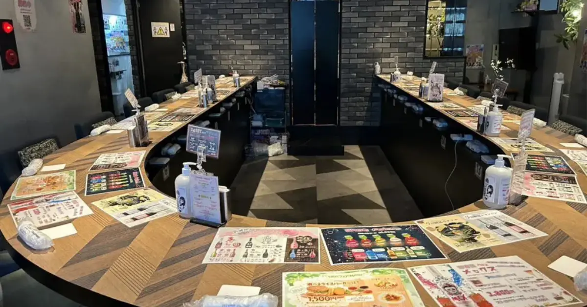 秋葉原 ニジゲンカノジョ （二次元カノジョ）のカウンターを撮影した店内内装