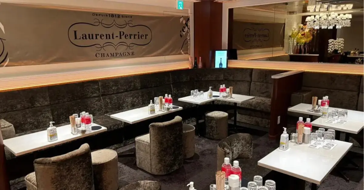 銀座パレス(Club Palace)のメインフロアを撮影した店内内装
