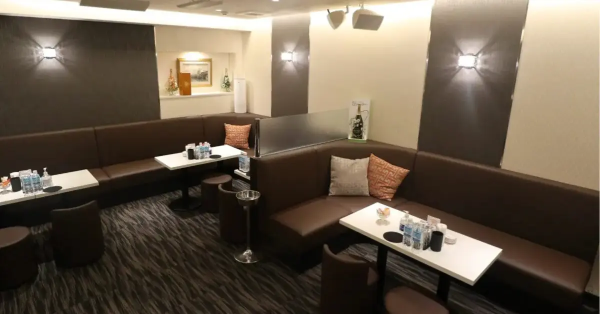 銀座ルクシア（Club Ruxcia）のメインフロアを撮影した店内内装