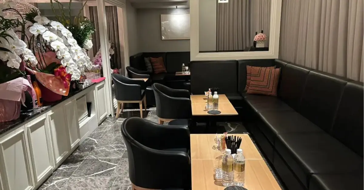 銀座フローラ（flora）のメインフロアをテーブル側から撮影した店内内装