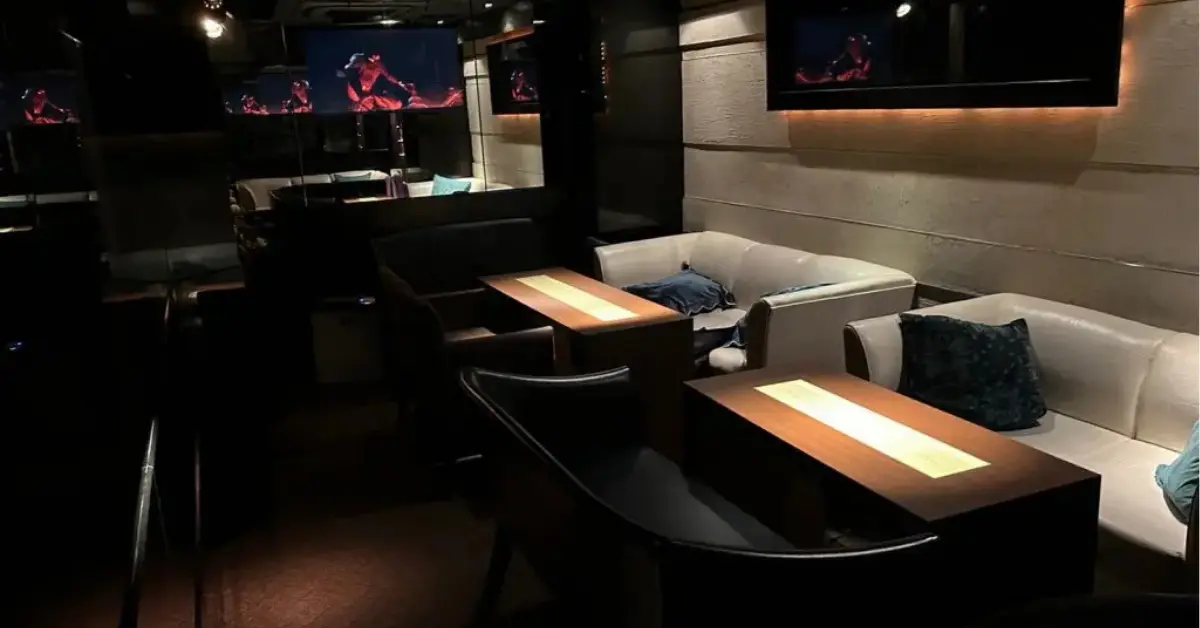 銀座エンカウンター(Lazz Lounge encounter)のメインフロアをソファ側から撮影した店内内装