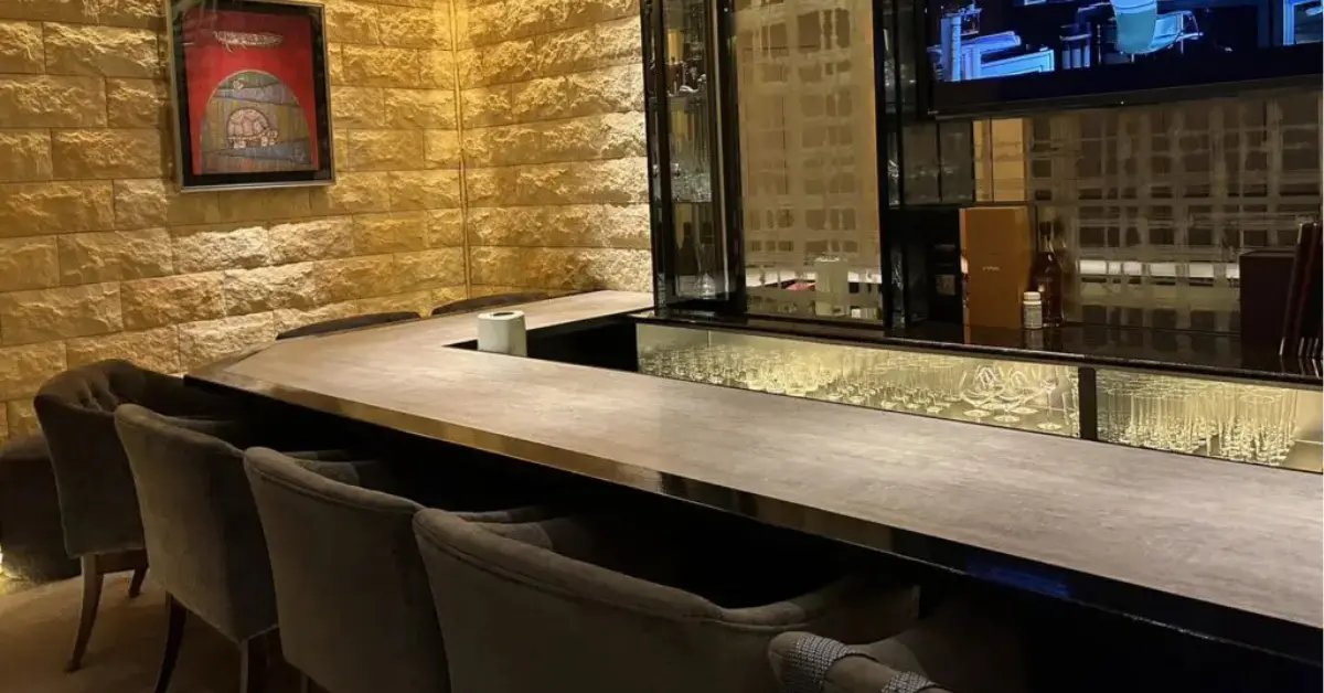 銀座リーベ(LIEBE)のカウンターを撮影した店内内装