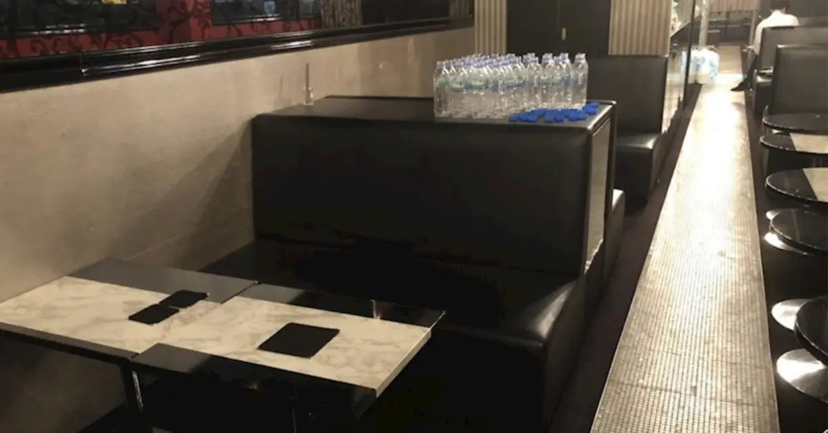 錦糸町 カポネ (CLUB CAPONE)のメインフロアを通路側から撮影した店内内装