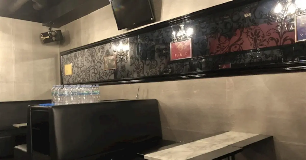 錦糸町 カポネ (CLUB CAPONE)のメインフロアをテーブル側から撮影した店内内装